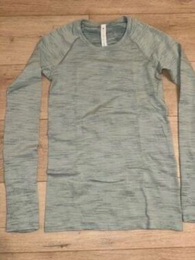 Lululemon heathered green long sleeve swiftly size 8